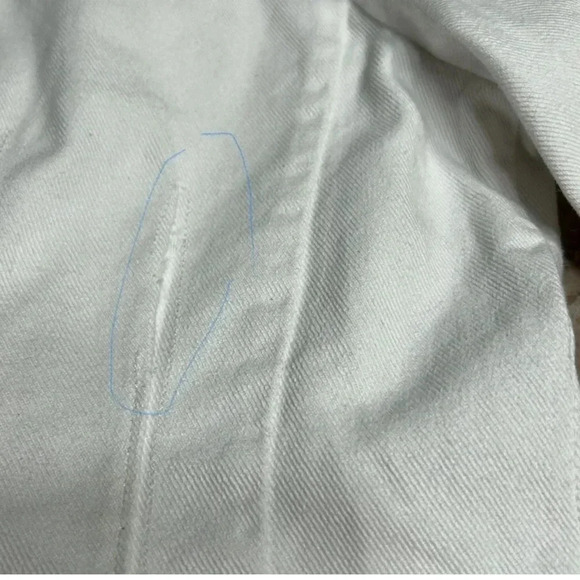 White jean jacket, PTP 19”Silver grommets,fray,crop,
Hook& clasp,boho,festival - Picture 16 of 17